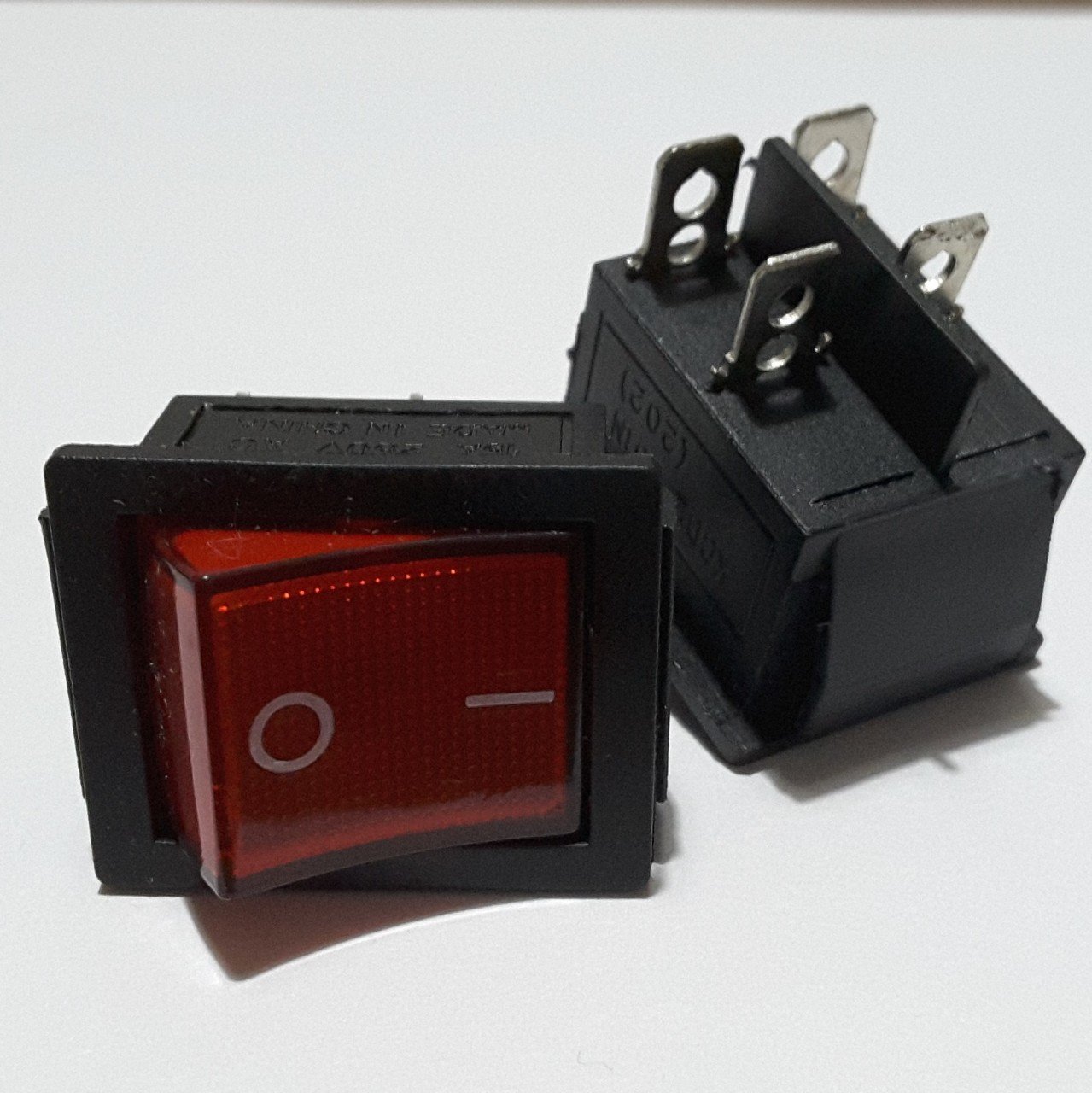 ON - OFF GENİŞ ANAHTAR - IŞIKLI 4 PİN  ( IC-104 ) ---- ( 5 ADETLİK PAKET )