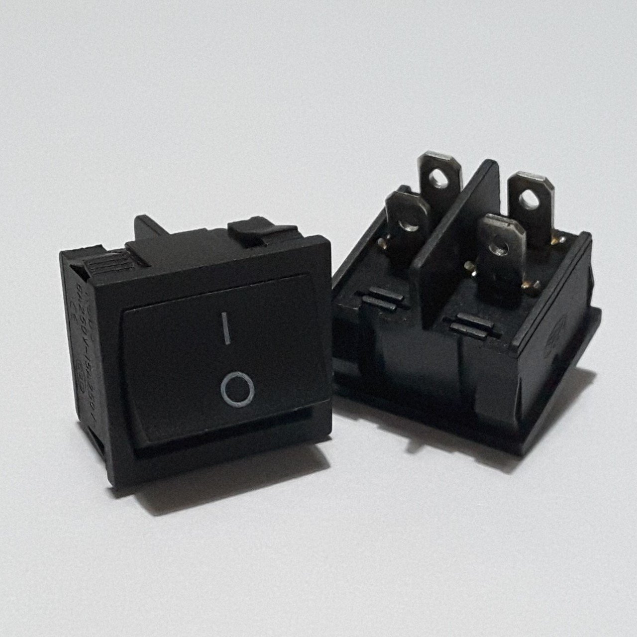 ON - OFF GENİŞ ANAHTAR - IŞIKSIZ 4 PİN  ( IC-127 ) --- ( 5 ADETLİK PAKET )