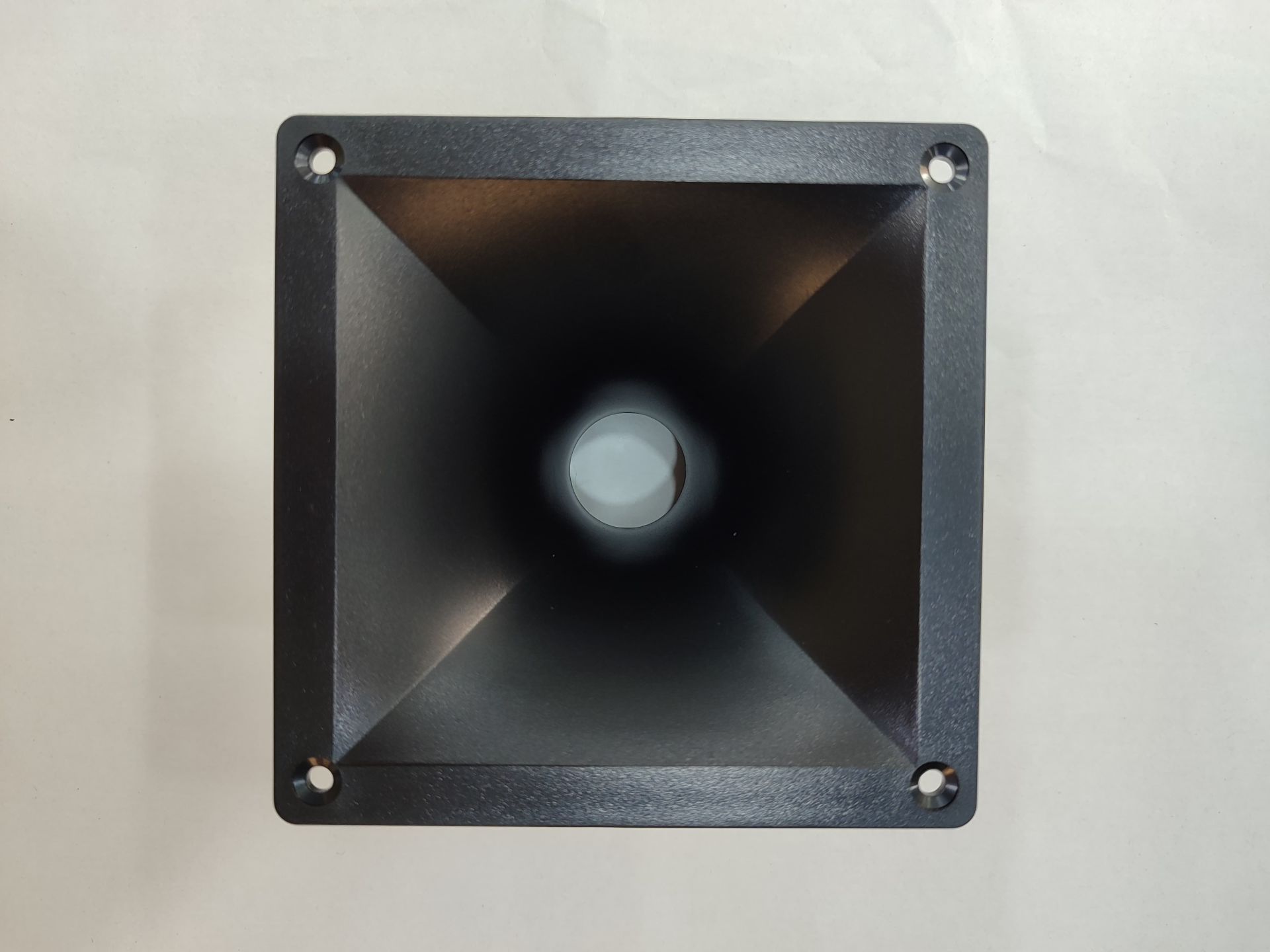 H-505 PLASTİK HORN 13cm x 13cm