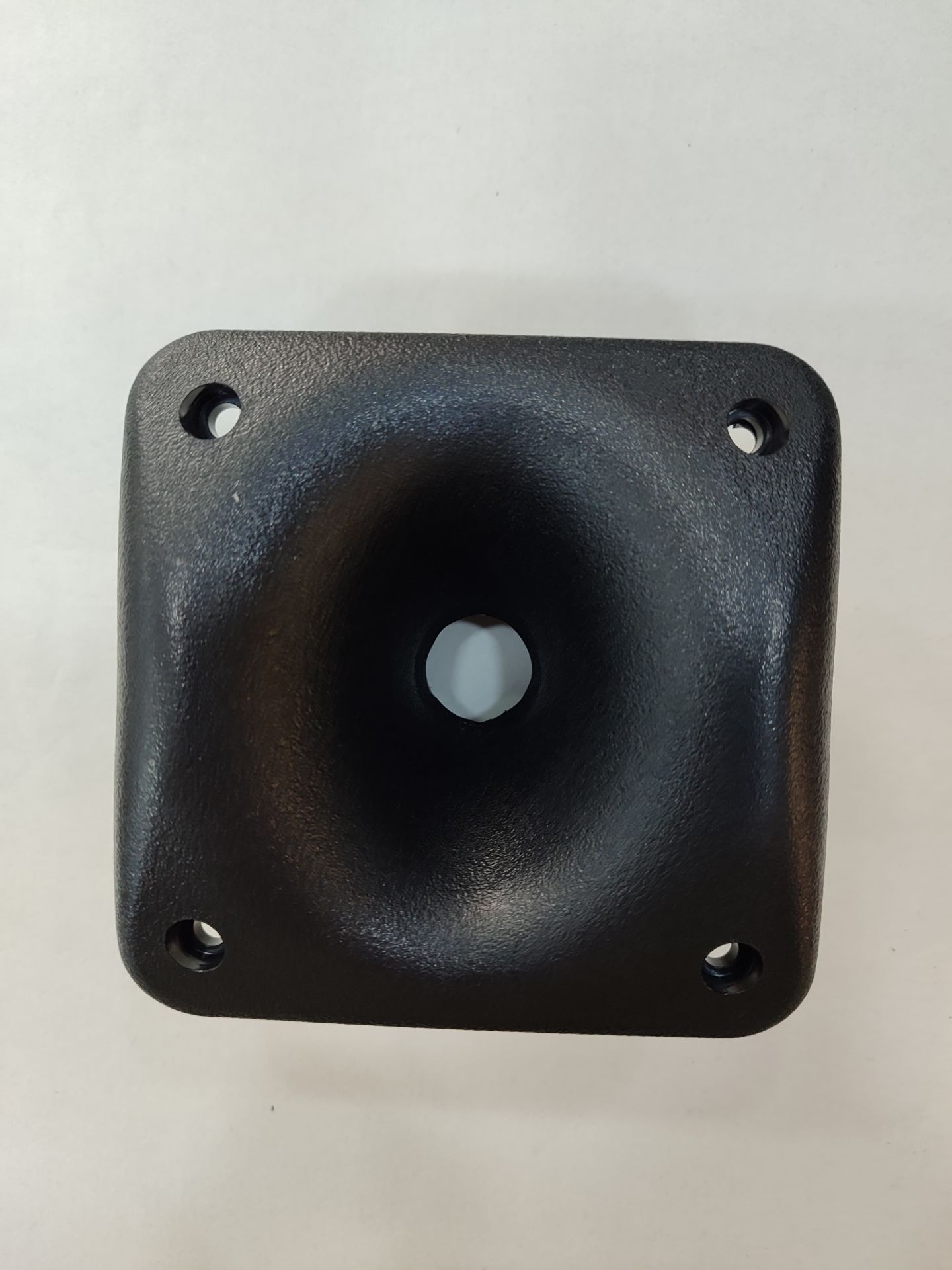 SW-356A PLASTİK HORN 12cm x 12cm
