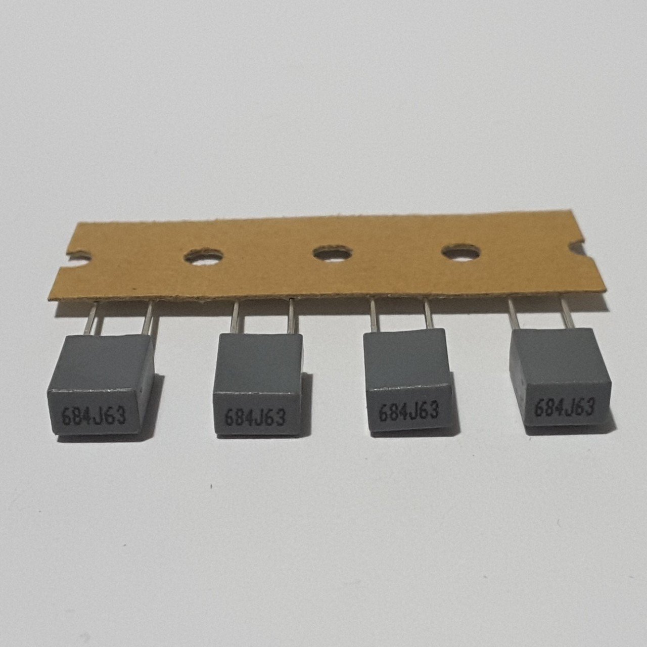 680 NF 63V , 5mm , Kutu Tipi ( 10 ADETLİK PAKET )