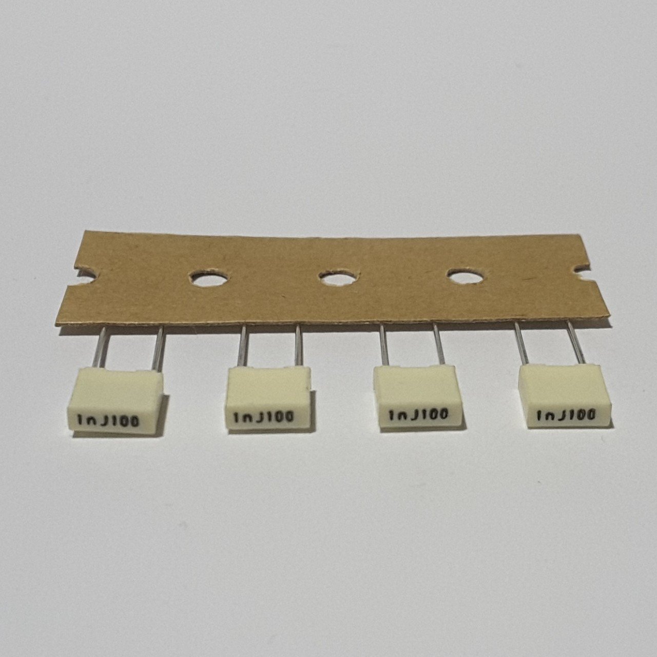 1 NF 100V , 5mm , Kutu Tipi ( 25 ADETLİK PAKET )