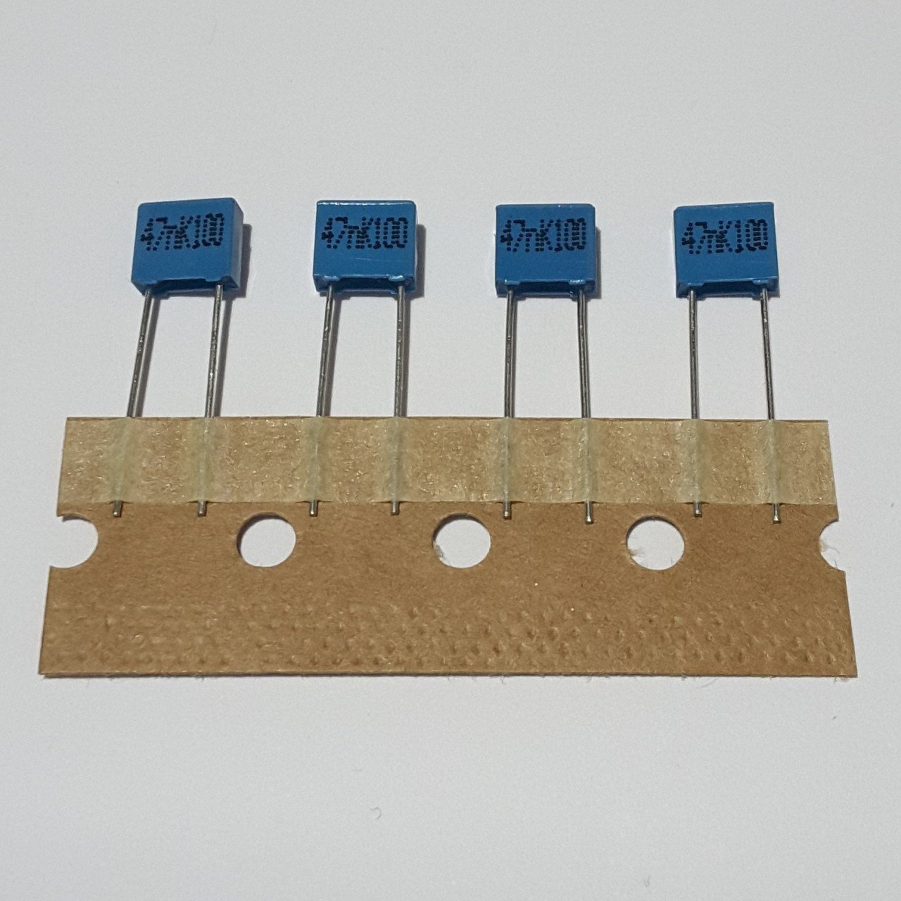 47 NF 100V , 5mm , Kutu Tipi ( 25 ADETLİK PAKET )