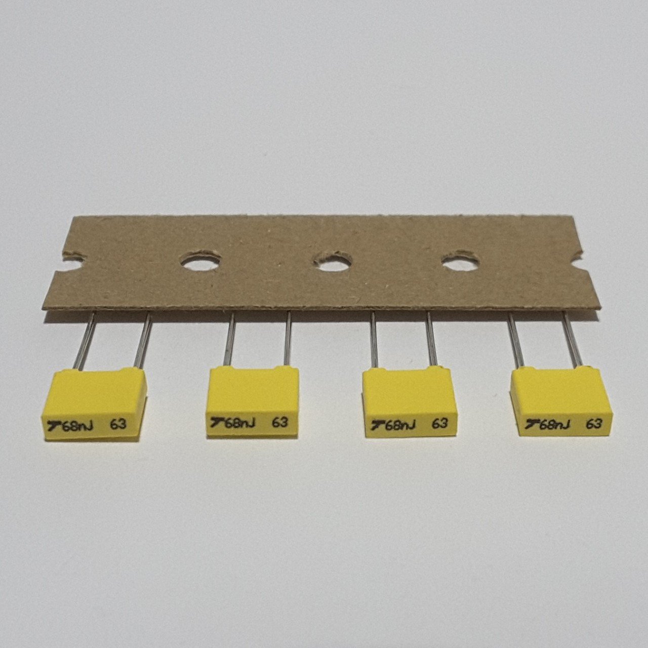 68 NF 63V , 5mm , Kutu Tipi ( 25 ADETLİK PAKET )