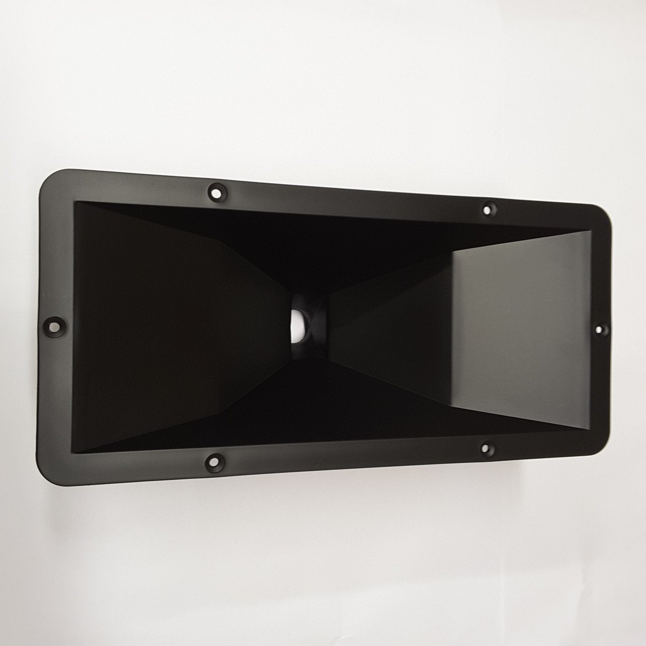 SH-715 , PLASTİK HORN 18.3cm x 39cm