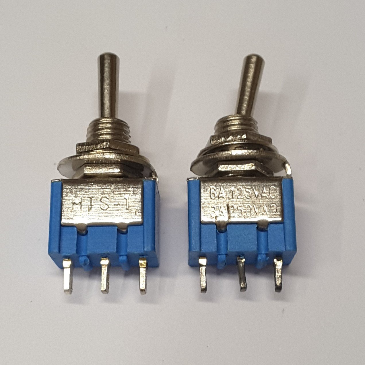 TOGGLE SWITCH , ON - OFF - ON , 3 PİN ( MTS-103 ) - ( 5 ADETLİK PAKET )