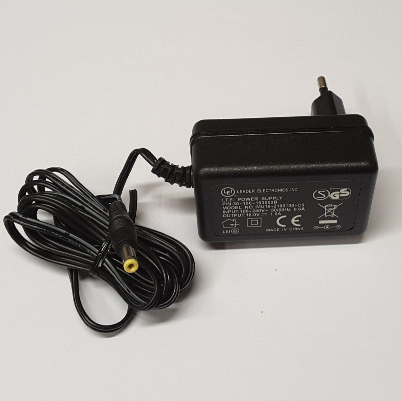 18V 1A AC/DC ADAPTÖR , PRİZ MODELİ , Ucu: 2.1mm