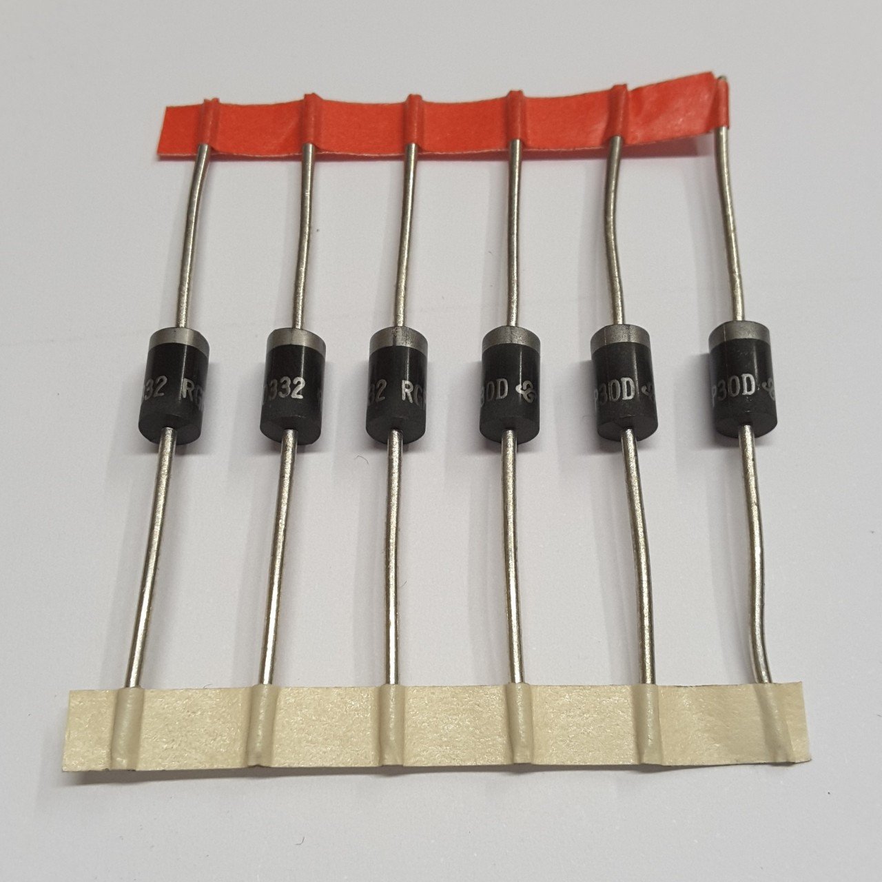 RGP30D - 3A 200V HIZLI DİYOT ( 5 ADETLİK PAKET )