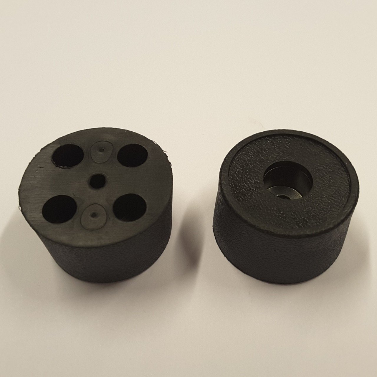 NO:4 PLASTİK AYAK - 36x22mm ( 5 ADETLİK PAKET )
